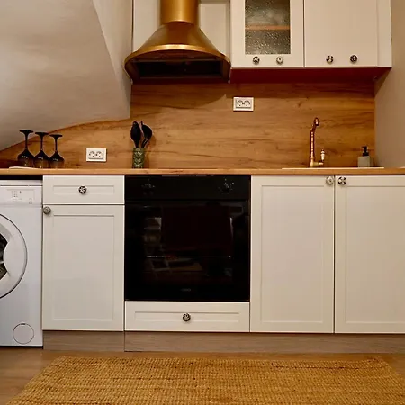 Hidden Courtyard Gem - House In Center Apartament Sofia