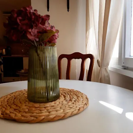 Hidden Courtyard Gem - House In Center *