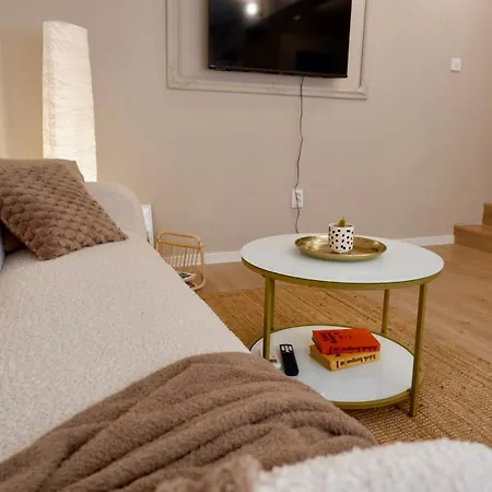 Hidden Courtyard Gem - House In Center Apartament