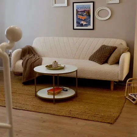 Hidden Courtyard Gem - House In Center *