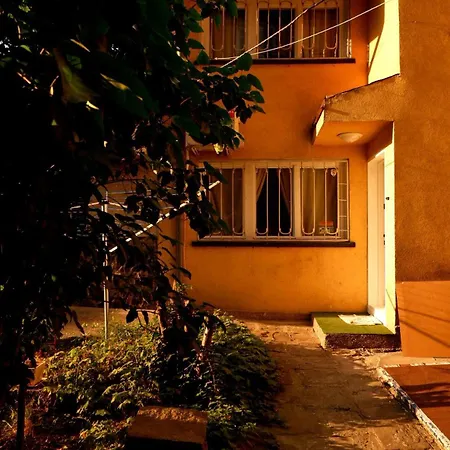 Hidden Courtyard Gem - House In Center Lägenhet Sofia