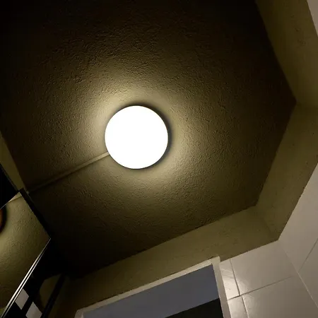 Hidden Courtyard Gem - House In Center