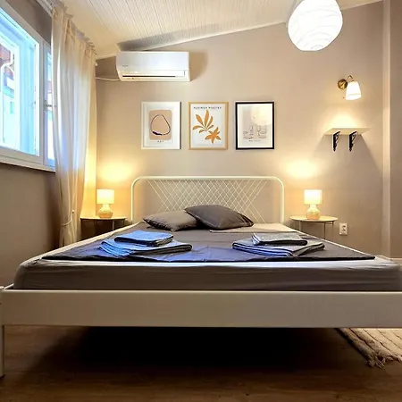 Hidden Courtyard Gem - House In Center