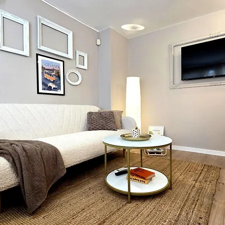 Hidden Courtyard Gem - House In Center Apartament *